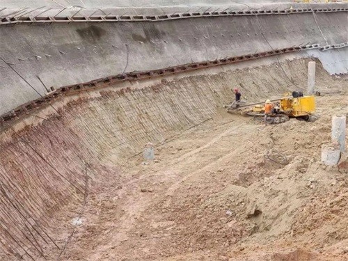 鲁甸基坑边坡加固